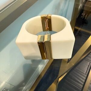 Zara EUC Magnetic Maxi Bracelet PRICE FIRM💕